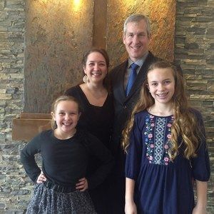 Meet your Posher, Lora